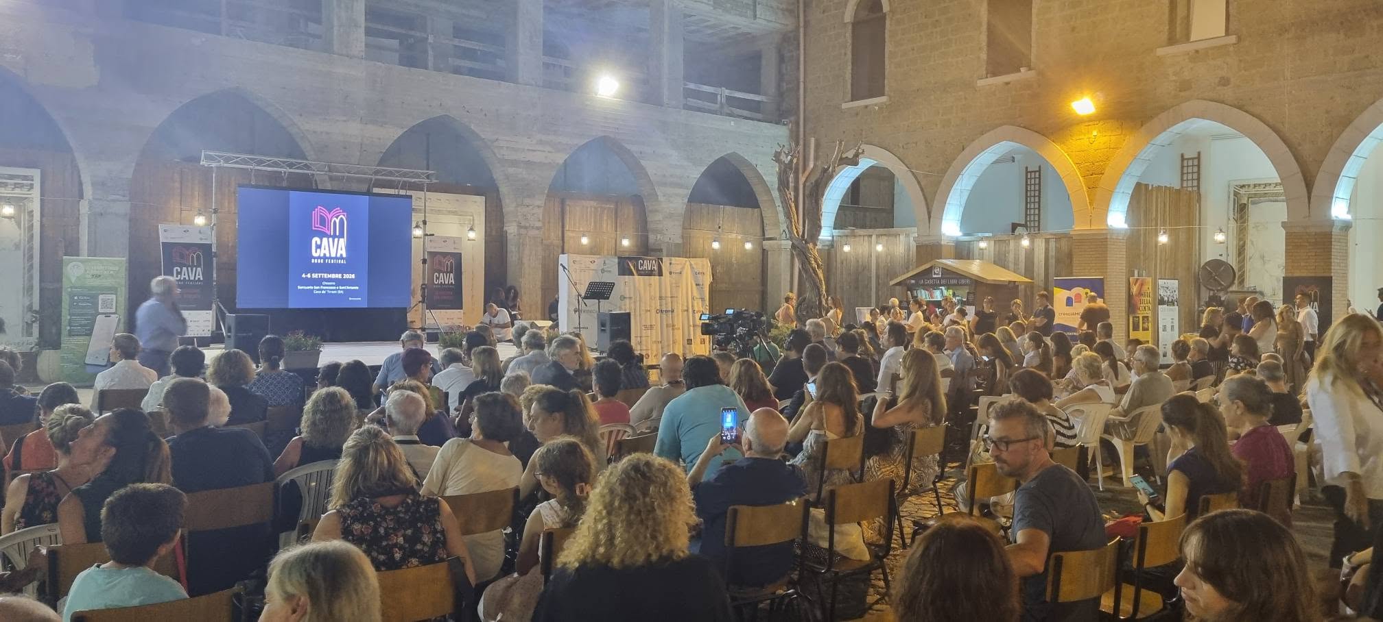 Cava Book Festival 2026 · La serata nel Chiostro di San Francesco e Sant’Antonio