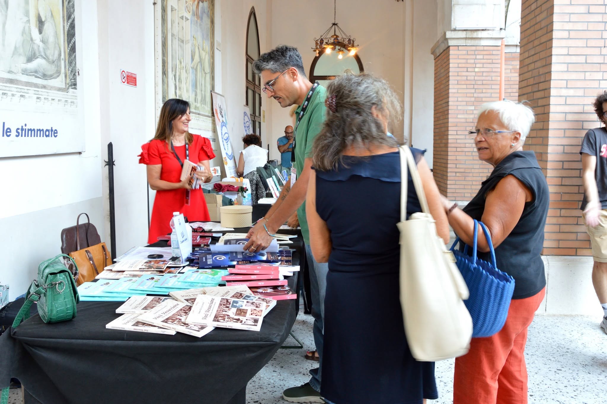Cava Book Festival 2026 · Incontri tra i tavoli del Villaggio Editoriale
