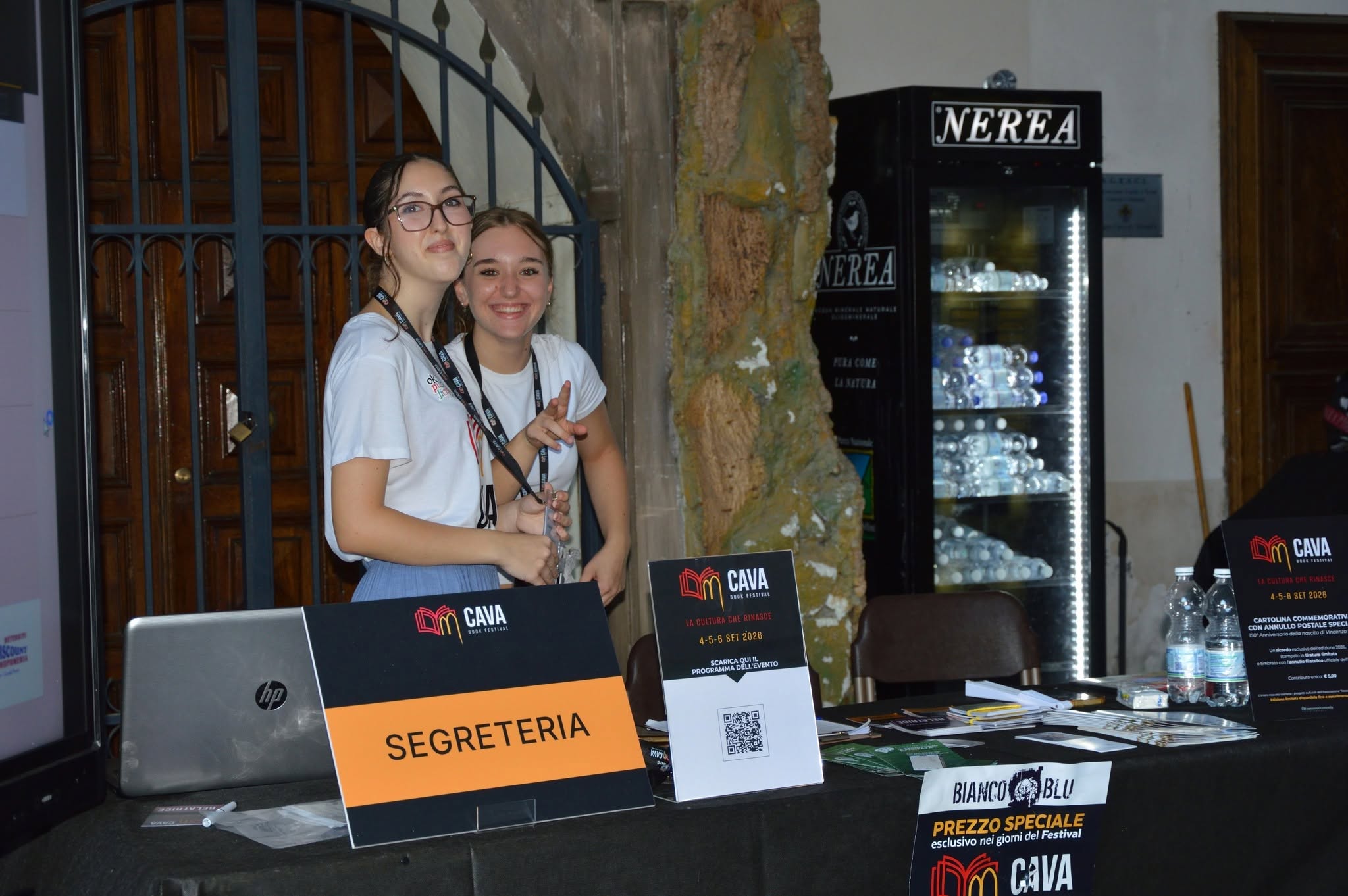 Cava Book Festival 2026 · Le volontarie in segreteria
